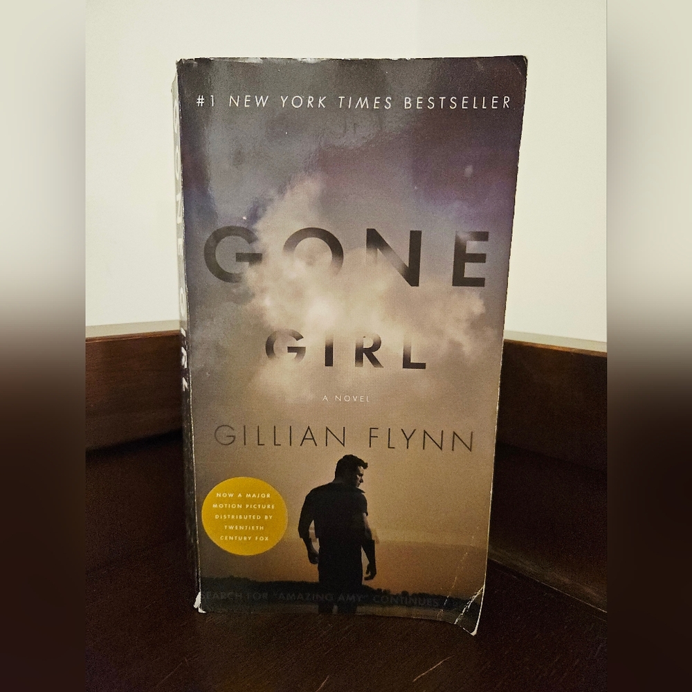 Gone Girl by Gillian Flynn Paperback Novel